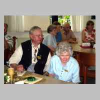 080-2418 20. Treffen vom 2.- 4. September 2005 in Loehne - Das goldene Brautpaar waehrend der Begruessung am Nachmittag.JPG